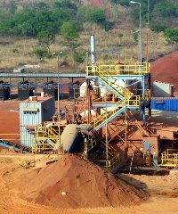 Wassoul’Or put in place a pilot plant with a capacity of 1,000 tons/day which was successfully operated for a period of 12 months. The effective production plant of 11,000 tons/day is expected to come on stream during October. Wassoul’Or put in place a pilot plant with a capacity of 1,000 tons/day which was successfully operated for a period of 12 months. The effective production plant of 11,000 tons/day is expected to come on stream during October.