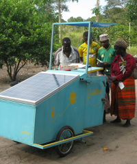 The Juabar kiosk is a mobile, light-blue, small wagon, almost similar to what is used by ice-cream vendors. It can charge up to 20 phones at a time and costs Juabar about US$600 to install.
